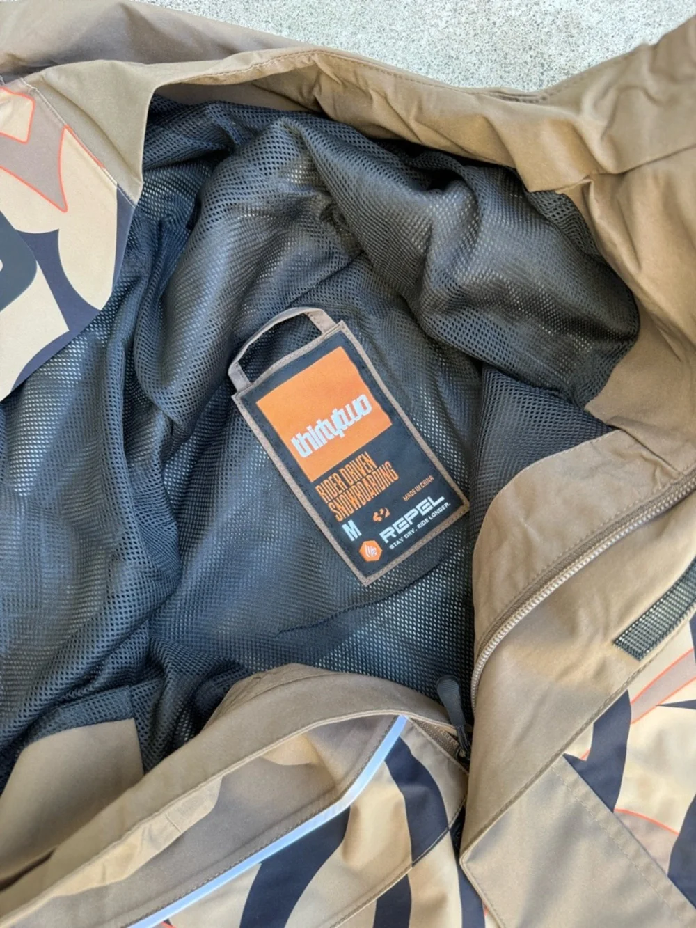 32 Jacket - Picture 4 of 4